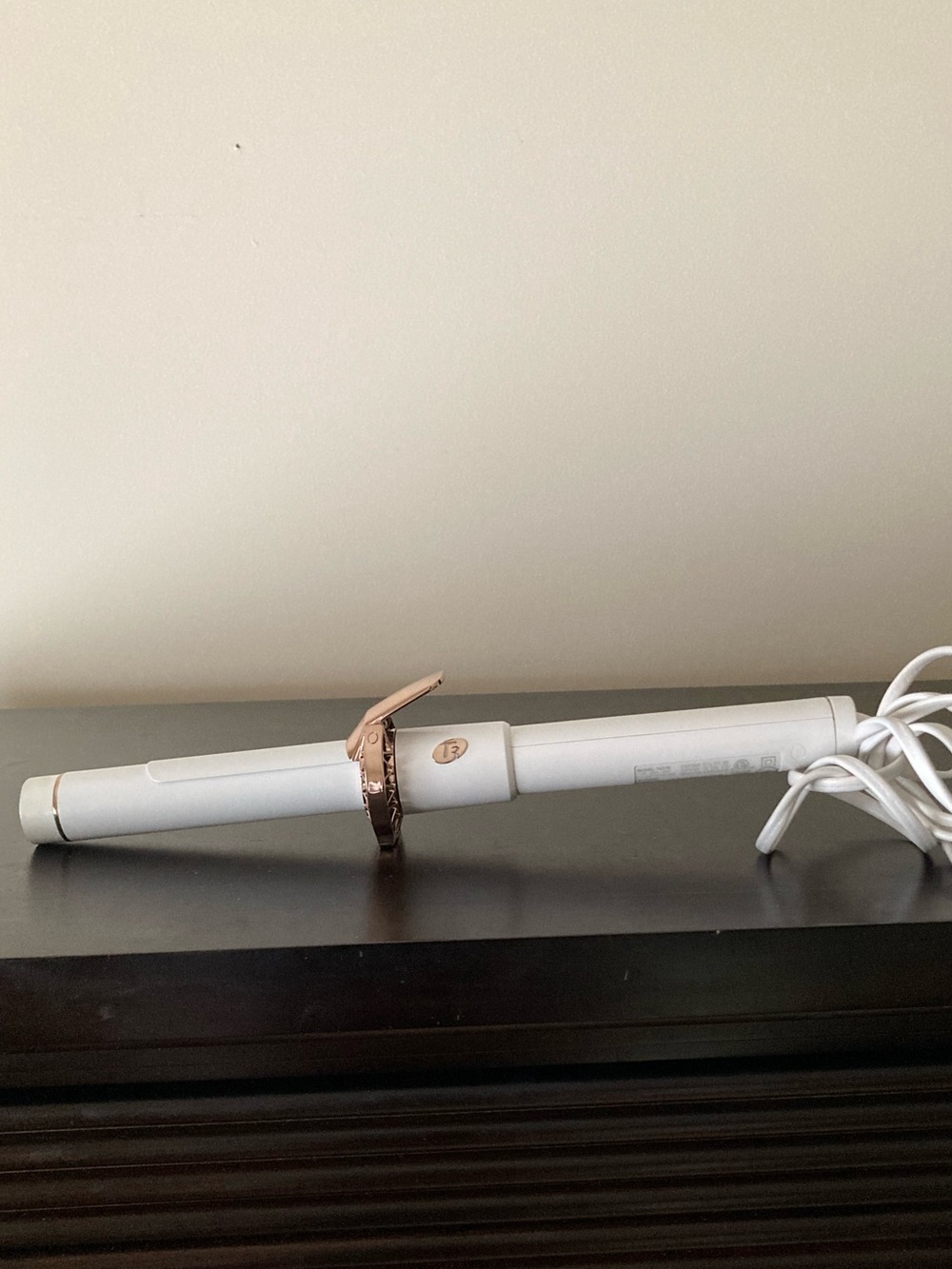 T3 curling iron with carring bag and 4 clips